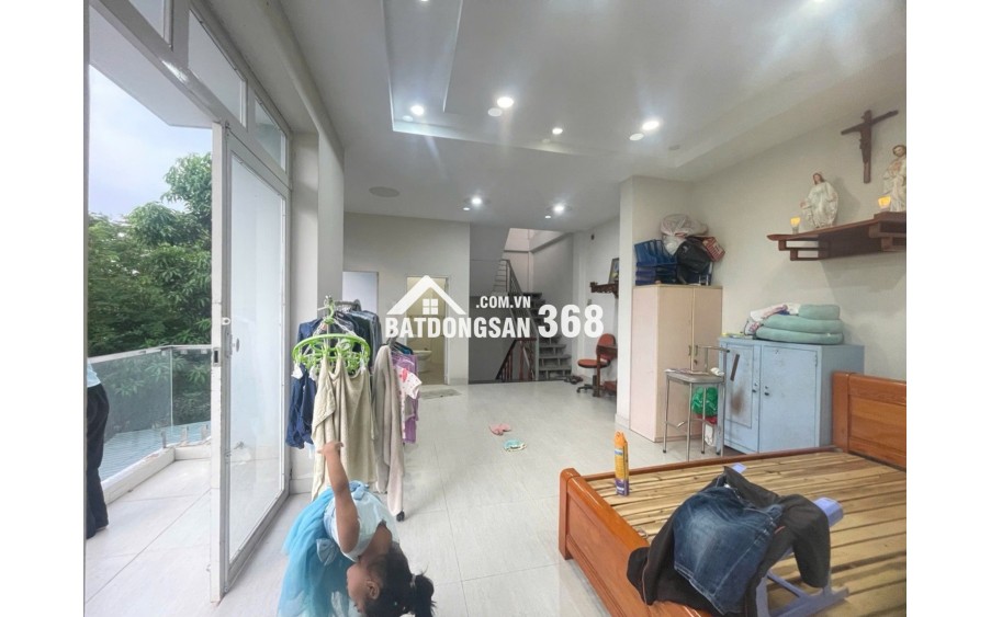 7 tỷ 2 - 100m ngang hơn 8m nhà 3 tầng kiên cố sát Vạn Phúc City - HẺM XE HƠI TỚI CỬA